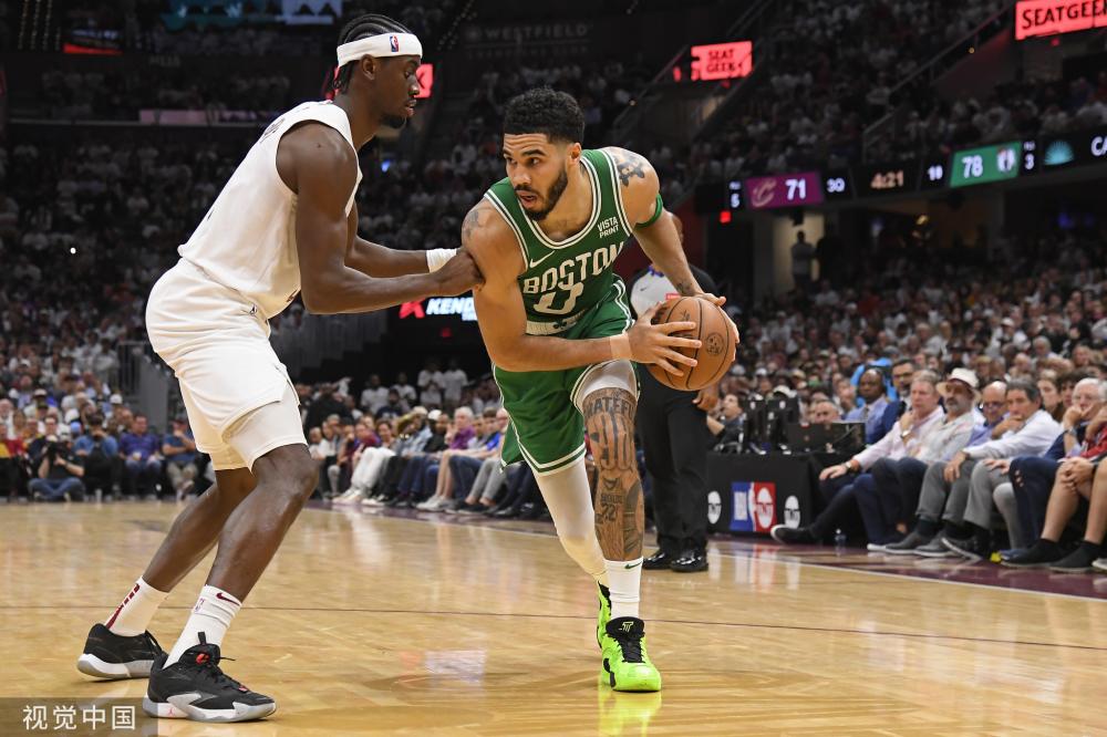 出职业足球 出职业足球